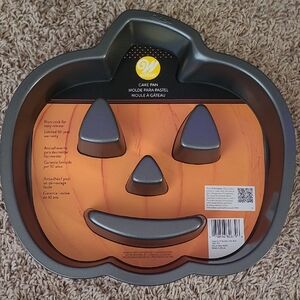 Wilton Pumpkin Jack-O-Lantern Cake Pan Non-stick Halloween